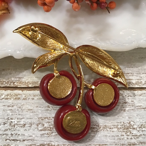 Joan Rivers Brooch - Picture 5 of 5